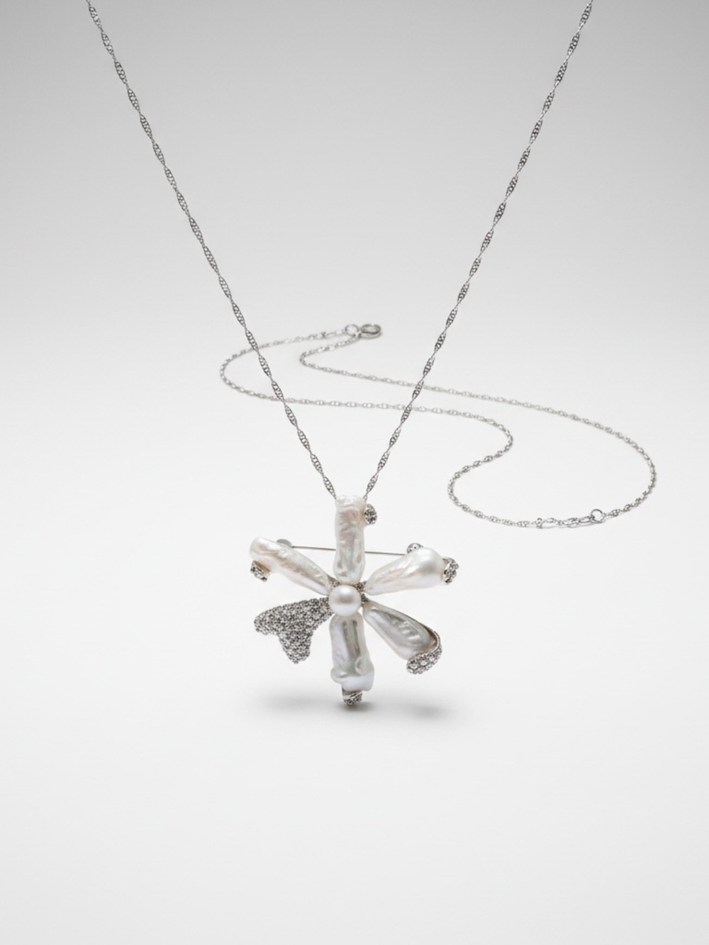 Elegant White Natural Pearl Flower Pendant Necklace/Brooch